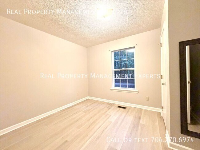 Building Photo - 174 Overcreek Rd