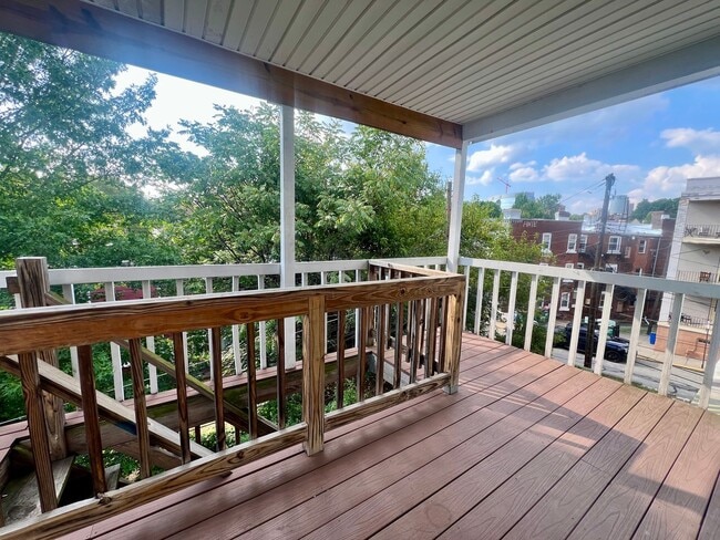 Building Photo - Large 3 BR in South Oakland! Covered Balcony! Close to Campus!