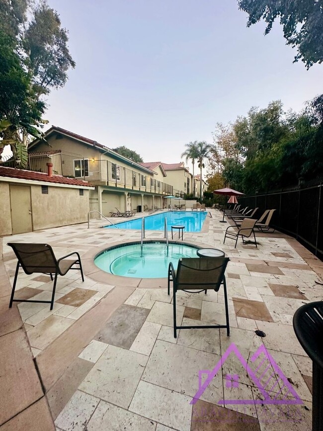 Building Photo - For rent I! Beautiful  2 Bed, 2 Bath Condo-Complex at La Costa