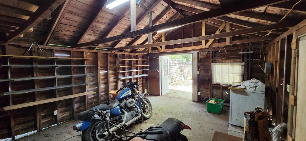 Building Photo - 1714 College Dr