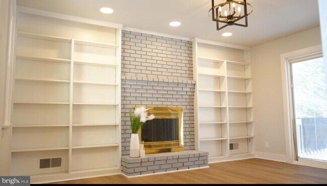 Building Photo - 5114 Montgomery Rd