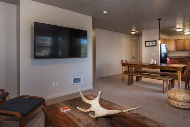 Building Photo - 7552 Mountain Laurel Dr