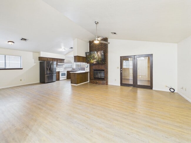 Building Photo - 3904 SW Parkridge Blvd