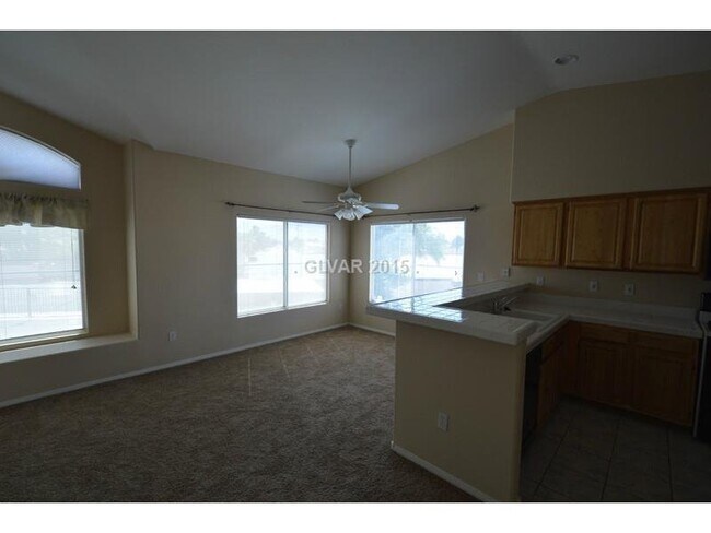 Building Photo - 2 Bed/ 2 Bath upstairs Condo in Guard Gated Painted Desert