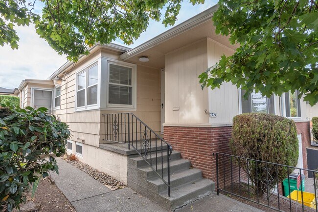 Building Photo - 7222-7224-7224 NE Tillamook St