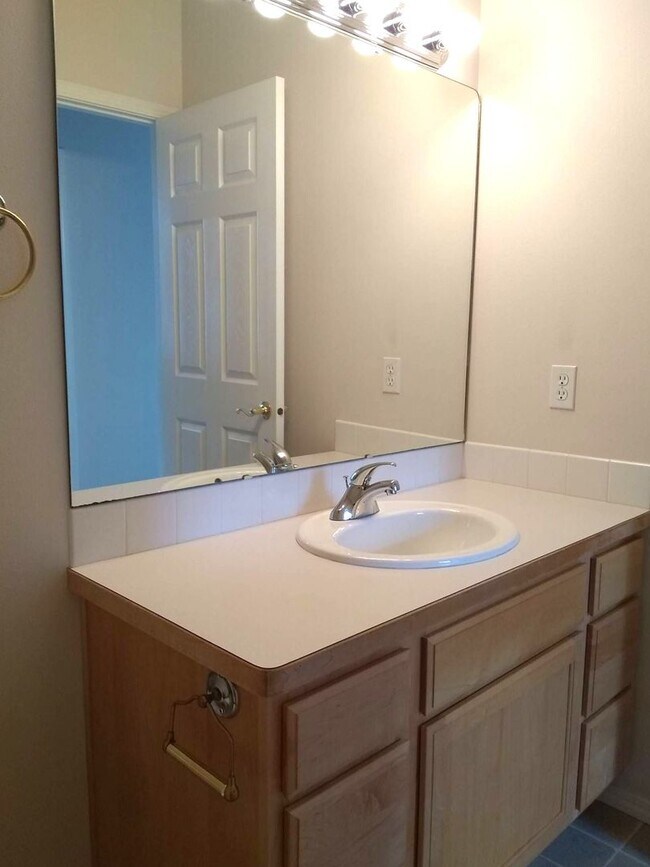 Building Photo - Beautiful 3 Bedroom, 2 Bathroom Home on Samish Hill!