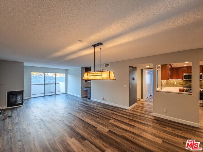 Building Photo - 625 E Del Mar Blvd