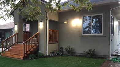 Building Photo - 1115 Clark St