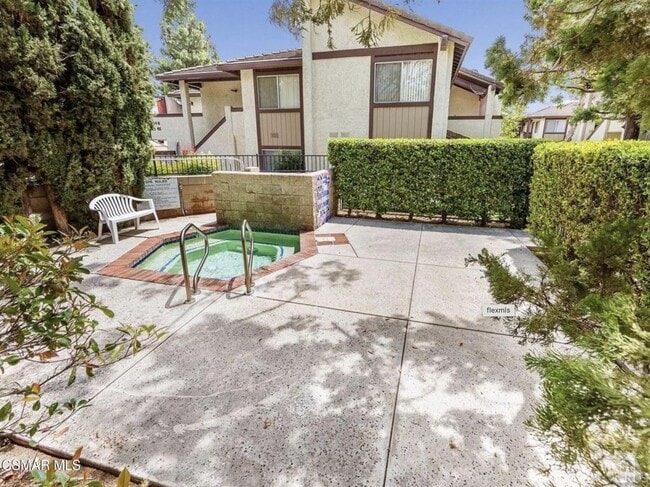 Building Photo - 1342 E Hillcrest Dr