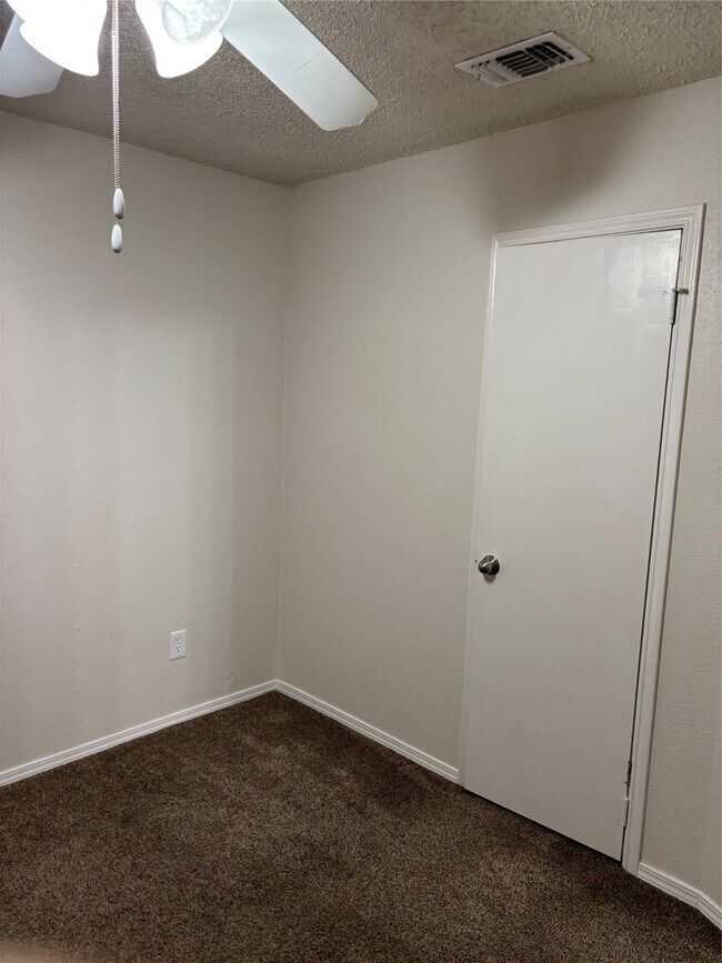 Building Photo - 18619 S Lyford Dr