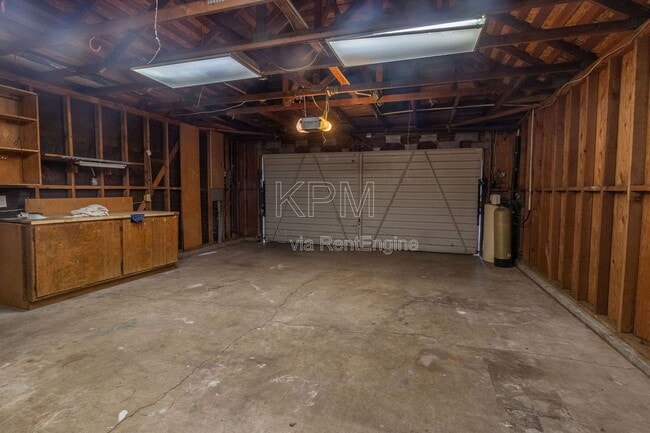 Building Photo - 2828 Smoke Tree Cir