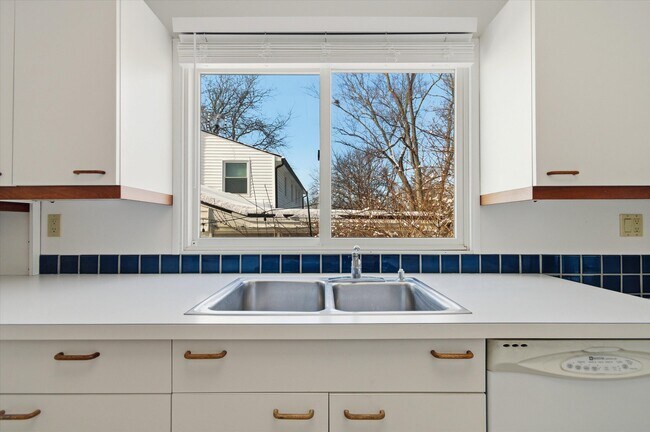 Building Photo - 1510 Barnard Rd