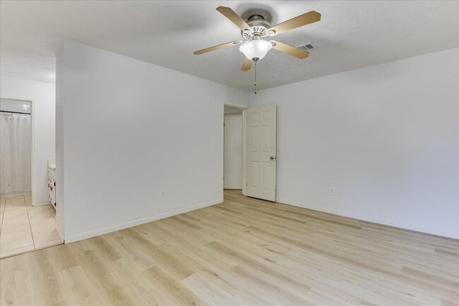 Building Photo - 3823 Fairington Dr