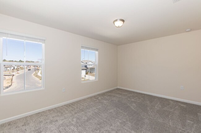 Building Photo - Three Bedroom Home!