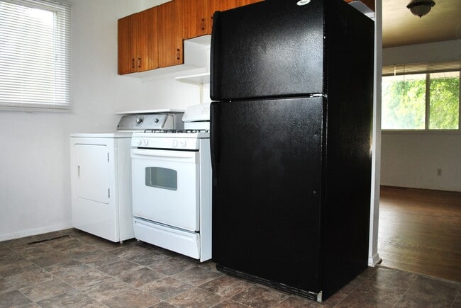 Building Photo - 1421 McArthur Ave