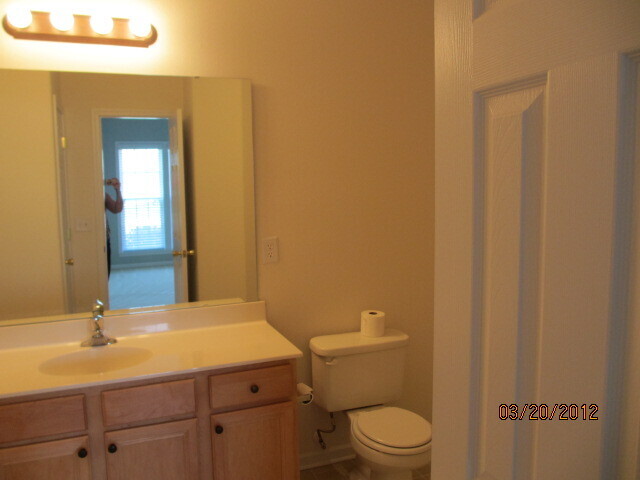 Building Photo - Fox Ridge off Styers Road!