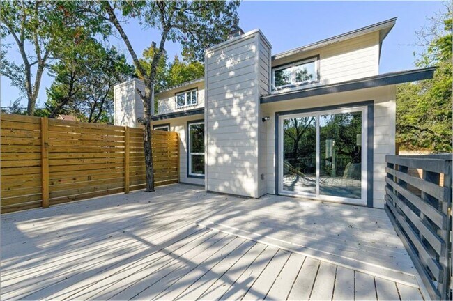 Building Photo - 6712 Hart Ln