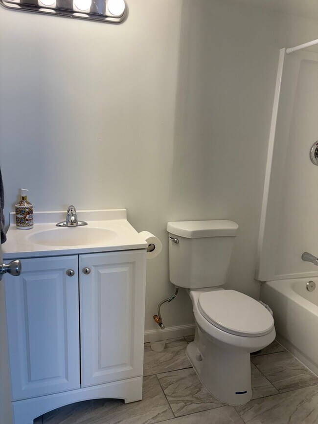 Building Photo - 4 Bedroom 3.5 Bath in Widefield