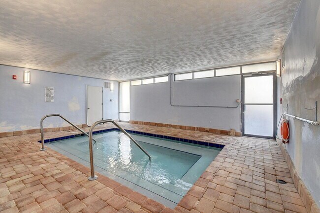 Building Photo - 899 Jeffery St