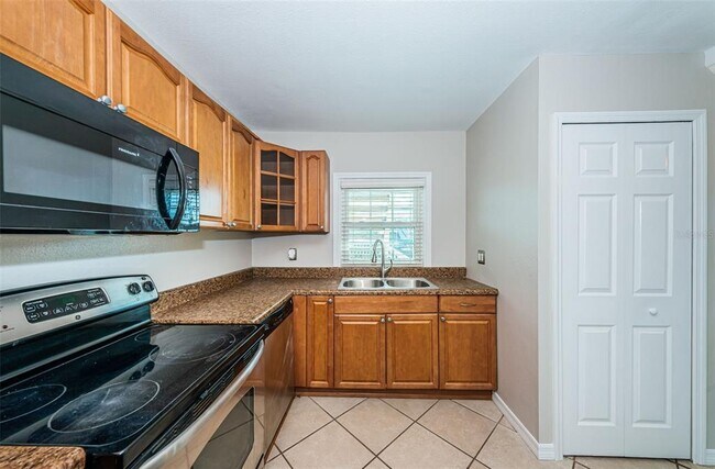 Building Photo - 5196 Beach Dr SE