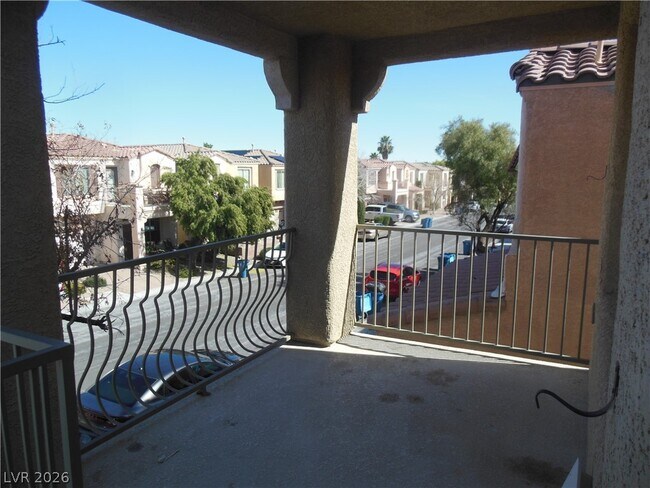 Building Photo - 9751 Villa La Mora Ave