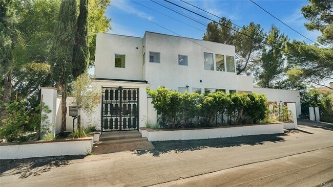 Building Photo - 854 W Avenue 37