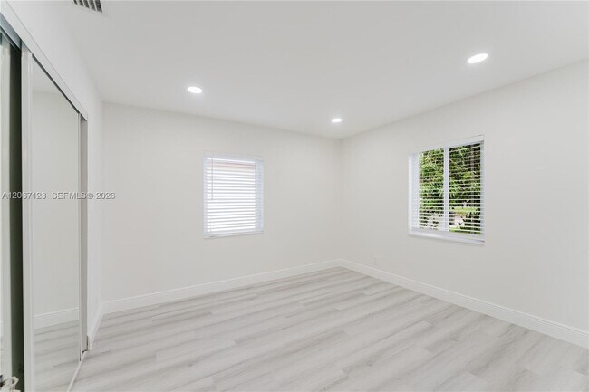 Building Photo - 481 NE 51st St