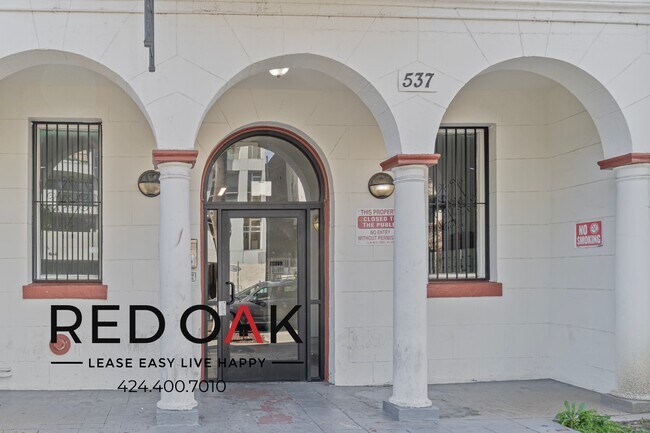 Building Photo - 537 S Kenmore Ave
