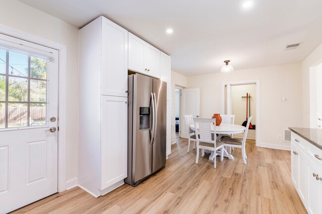 Building Photo - 1344 Springdale St