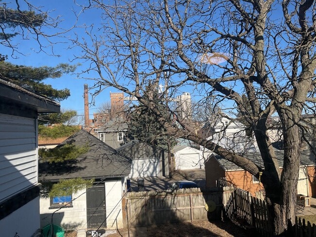 Building Photo - 416 Daly St