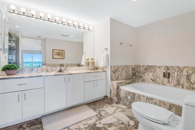 Building Photo - 4301 N Ocean Blvd