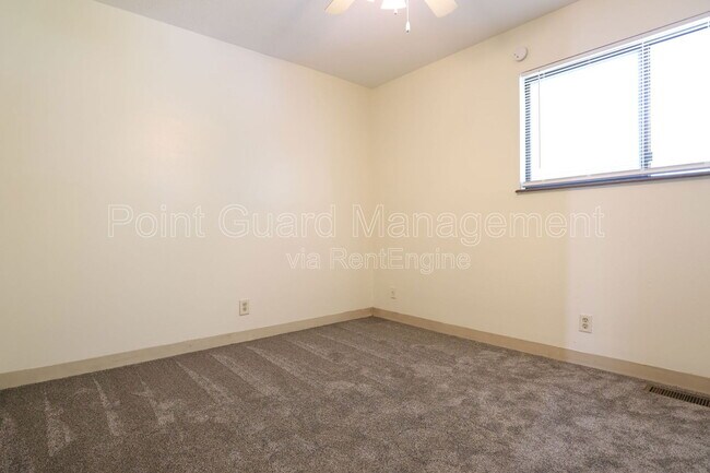 Building Photo - 3030 S 68th Ct