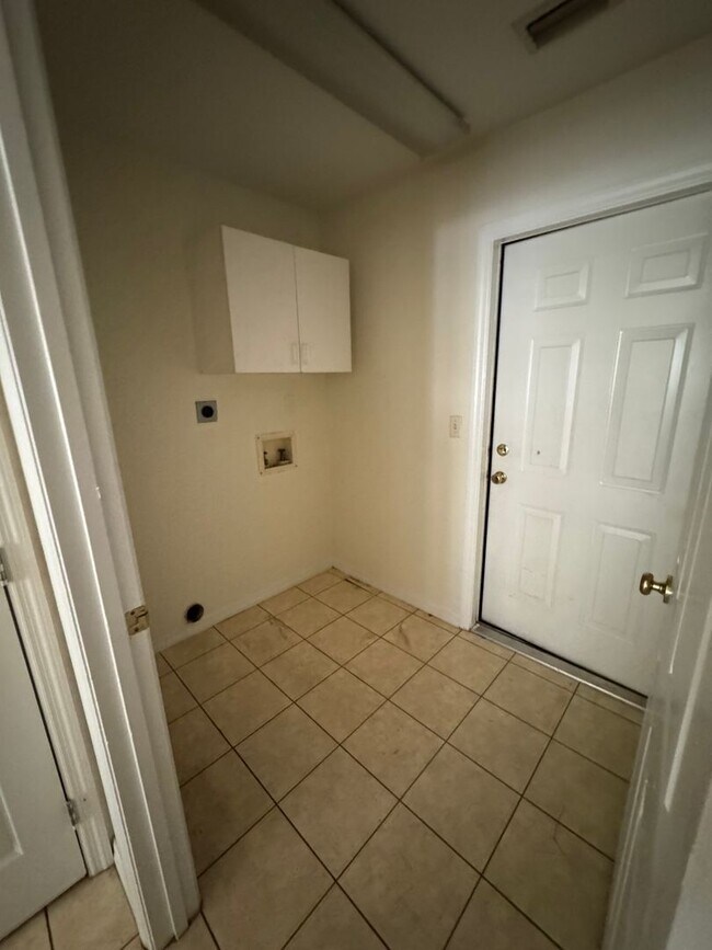 Building Photo - Charming 3BR/2BA Home in Countryside Estat...