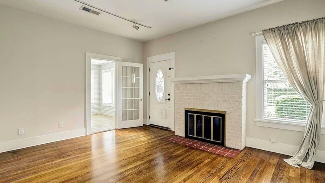 Building Photo - 2220 Avalon Pl