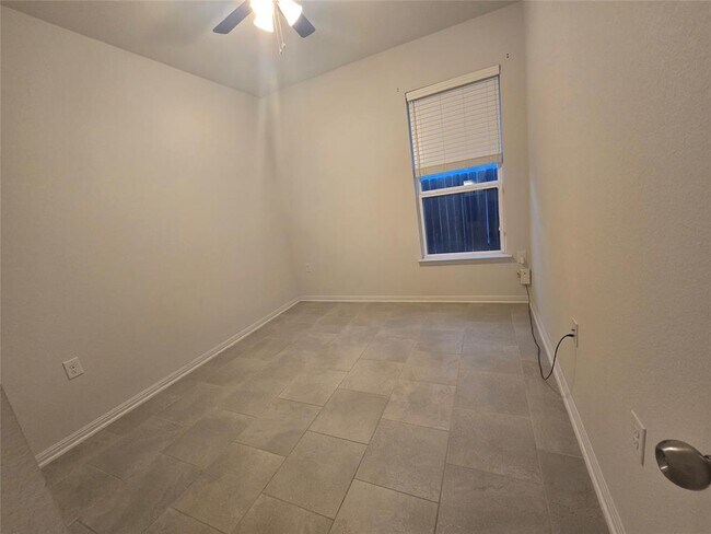 Building Photo - 520 Falkland Trace