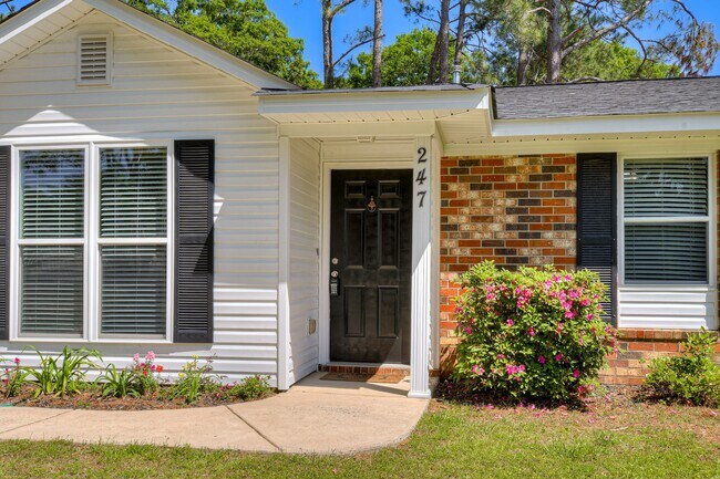 Building Photo - 247 Merion Ct