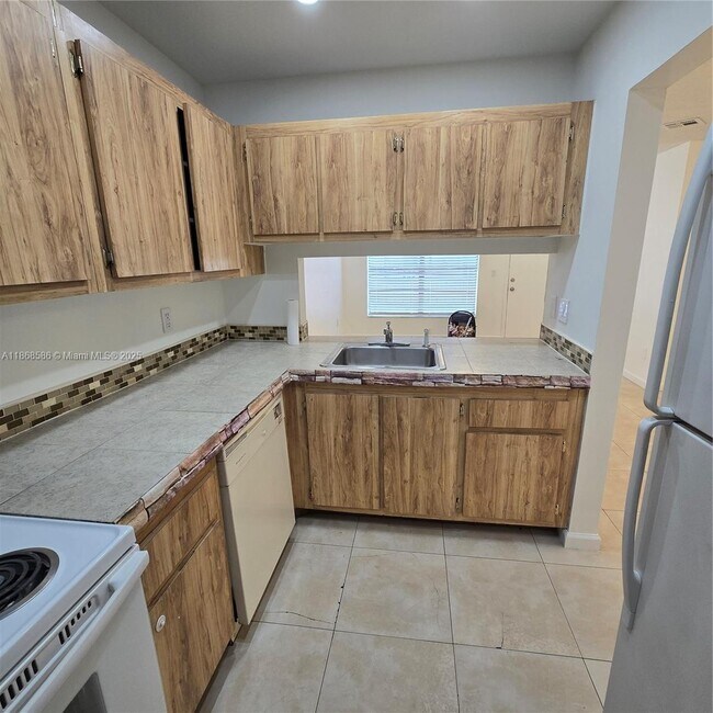 Building Photo - 15332 SW 72nd St