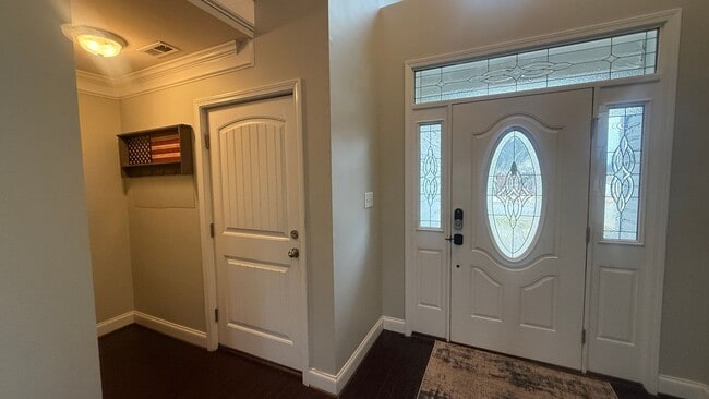 Building Photo - Amazing home with custom touches and in-ground pool