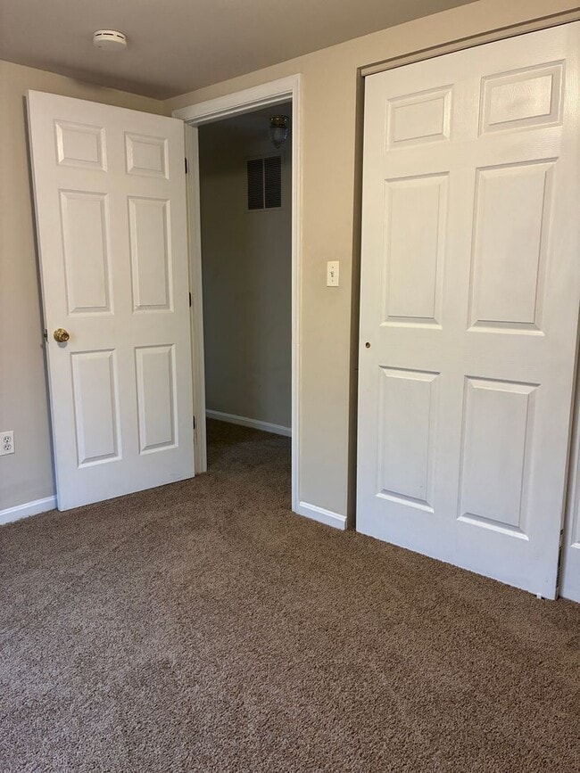 Building Photo - Beautifully Updated 3 Bedroom, 2 Bath Sing...
