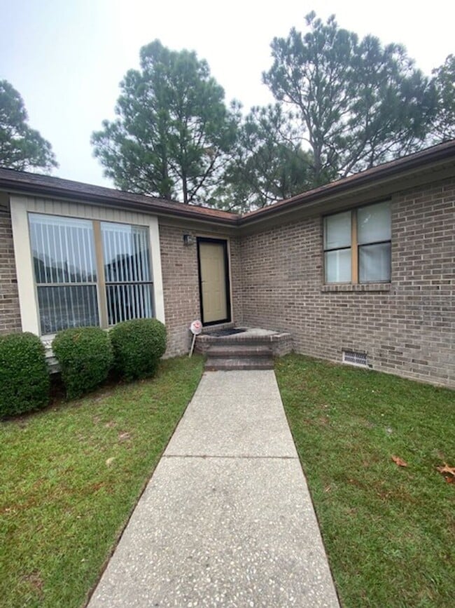 Building Photo - 575 Countrytown Dr