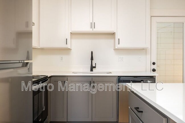 Building Photo - 12094 SE Market St