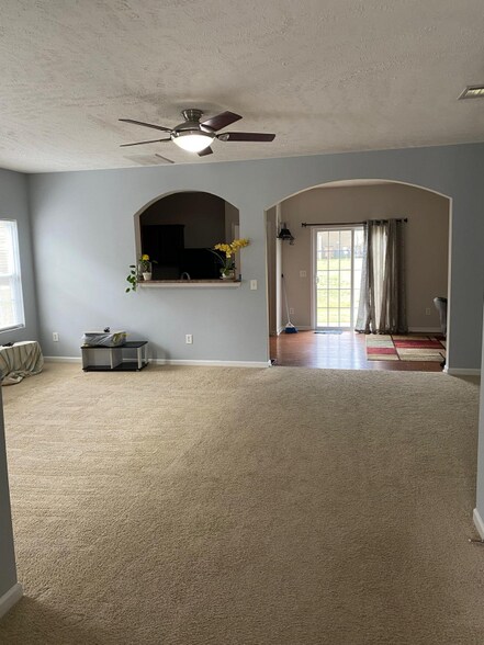 Building Photo - 1507 Hamden Dr