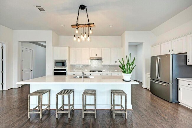 Building Photo - 1104 Almeria Bend