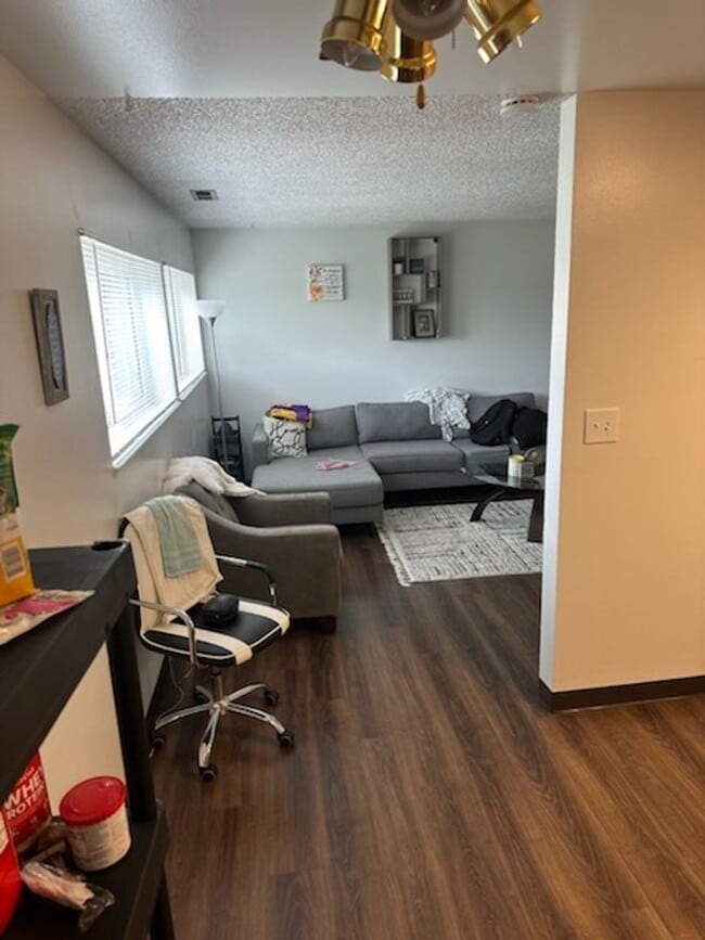 Interior Photo - University Heights (KC-AM)