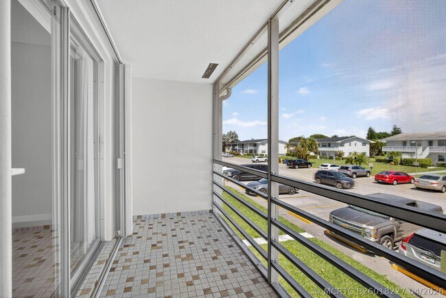Building Photo - 42 Easthampton B
