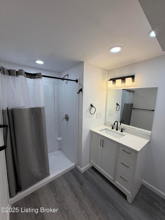 Building Photo - 5414 Bungalow Dr