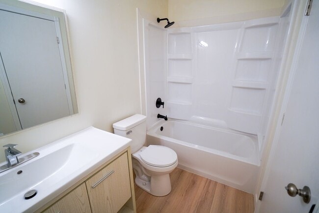 Building Photo - Beautifully updated 3-bedroom, 2-bath bric...