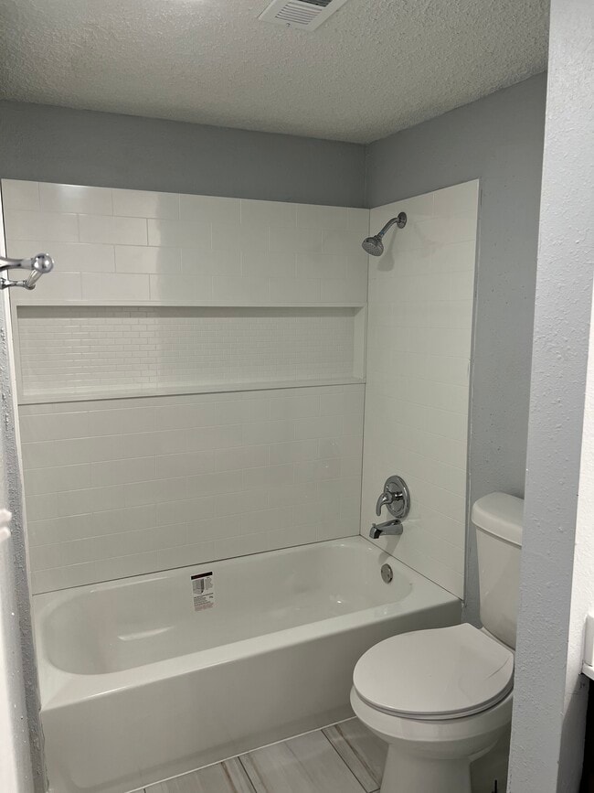 Building Photo - 711 Harbour Town Dr