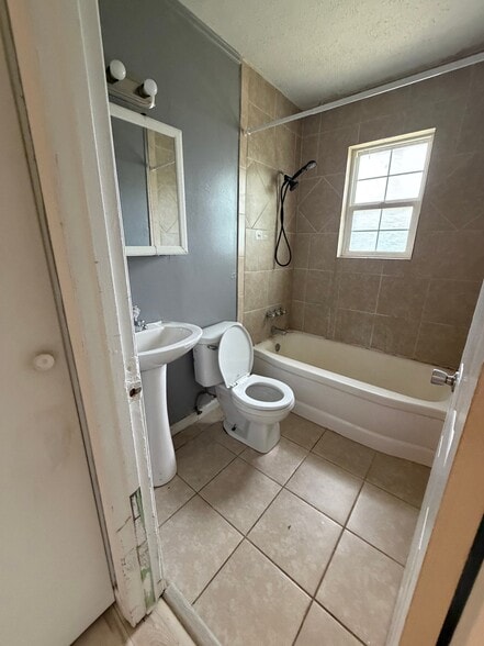 Building Photo - 132 Saguaro Ct