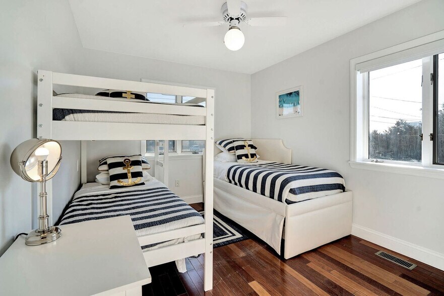 Building Photo - 212 Creek Rd